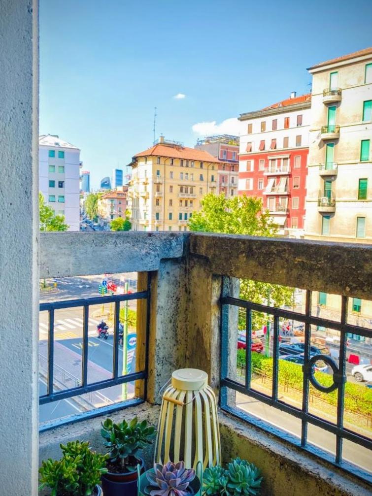 Spacious Apartment 50 Meters From The Metro มิลาน ภายนอก รูปภาพ